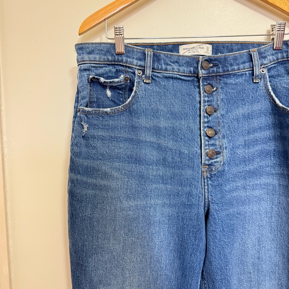 Abercrombie & Fitch The Kick Flare Ultra High-Rise Jean - Picture 3 of 9